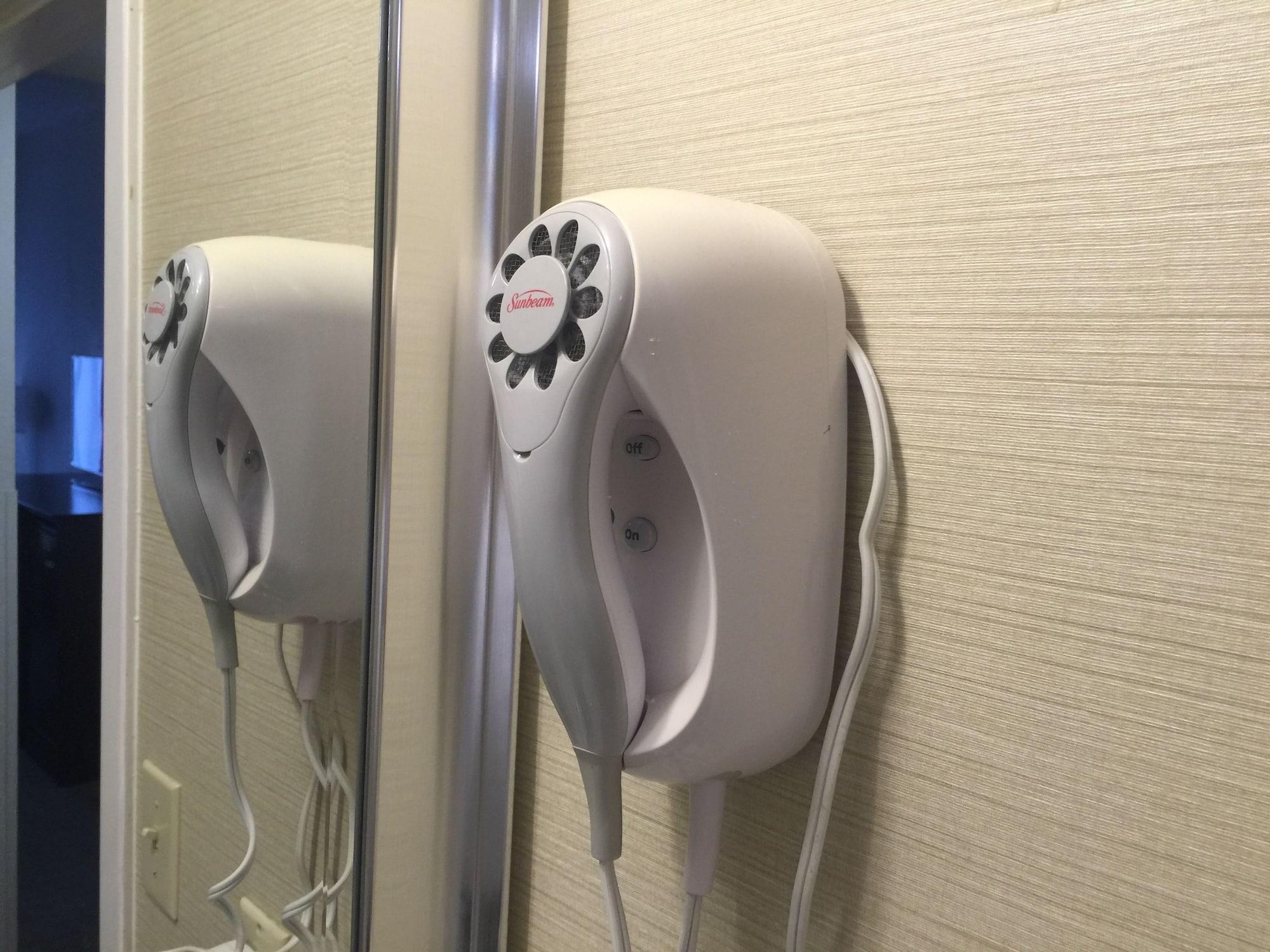 Quality Inn Richmond Airport Сендстон Екстер'єр фото