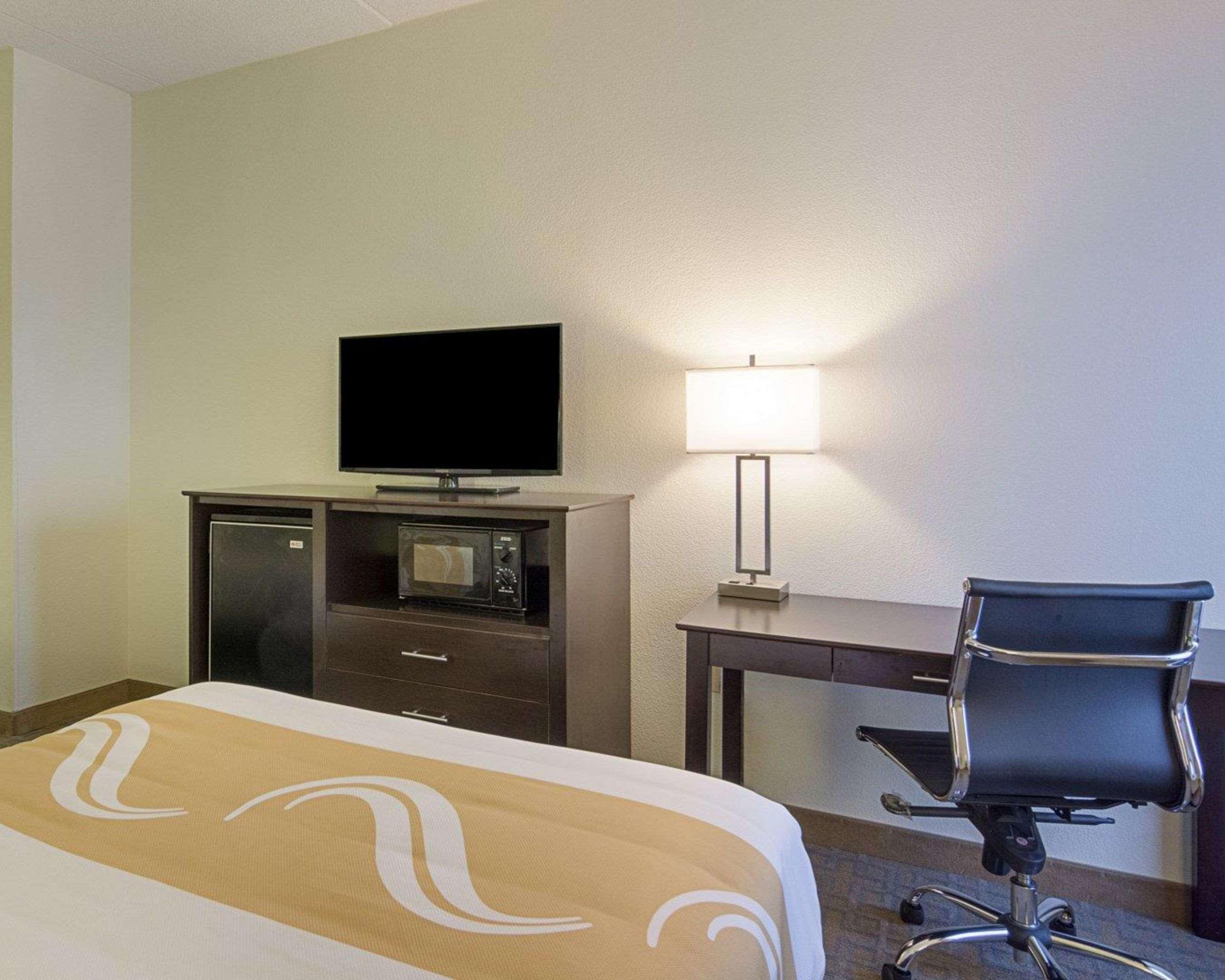 Quality Inn Richmond Airport Сендстон Екстер'єр фото