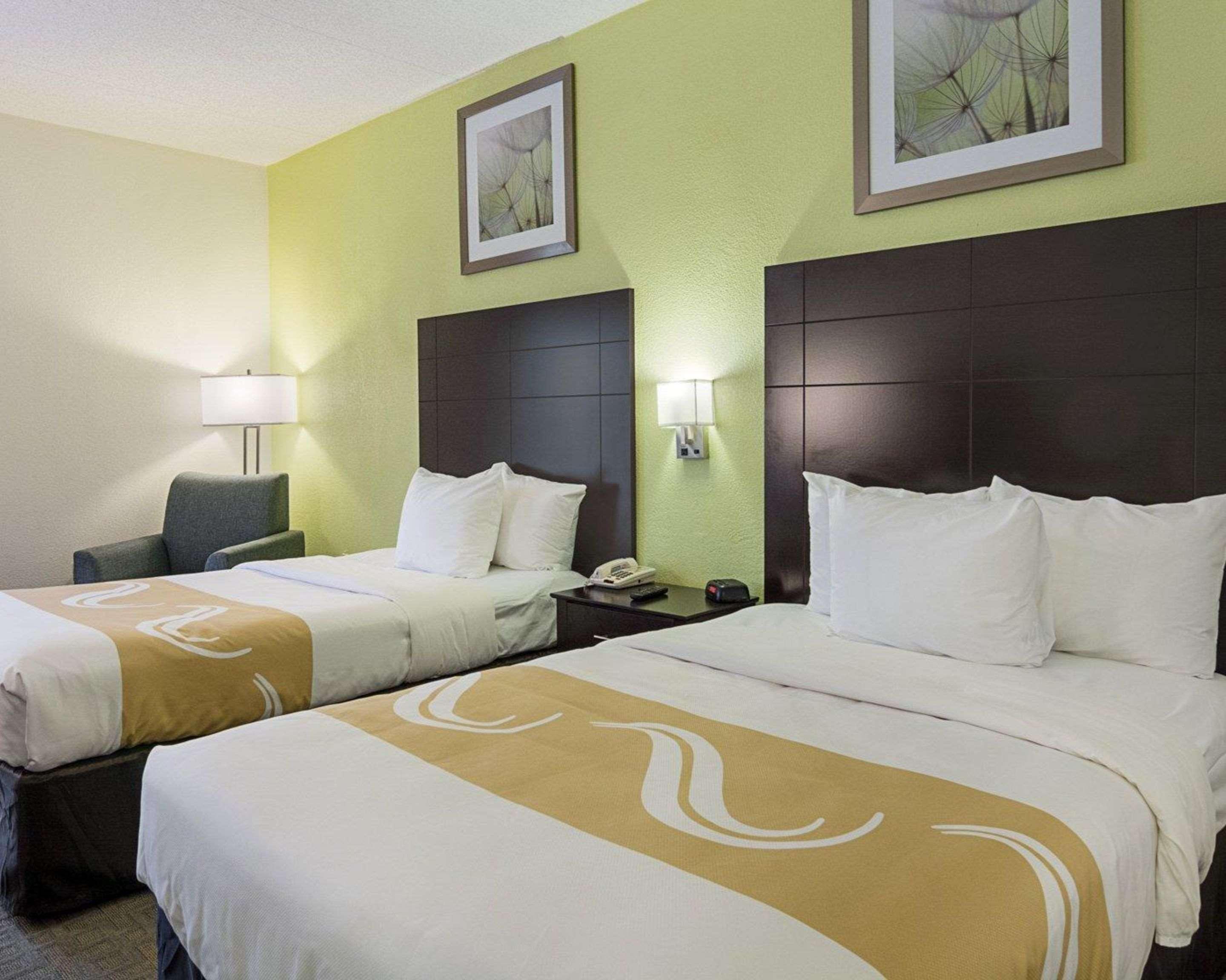Quality Inn Richmond Airport Сендстон Екстер'єр фото
