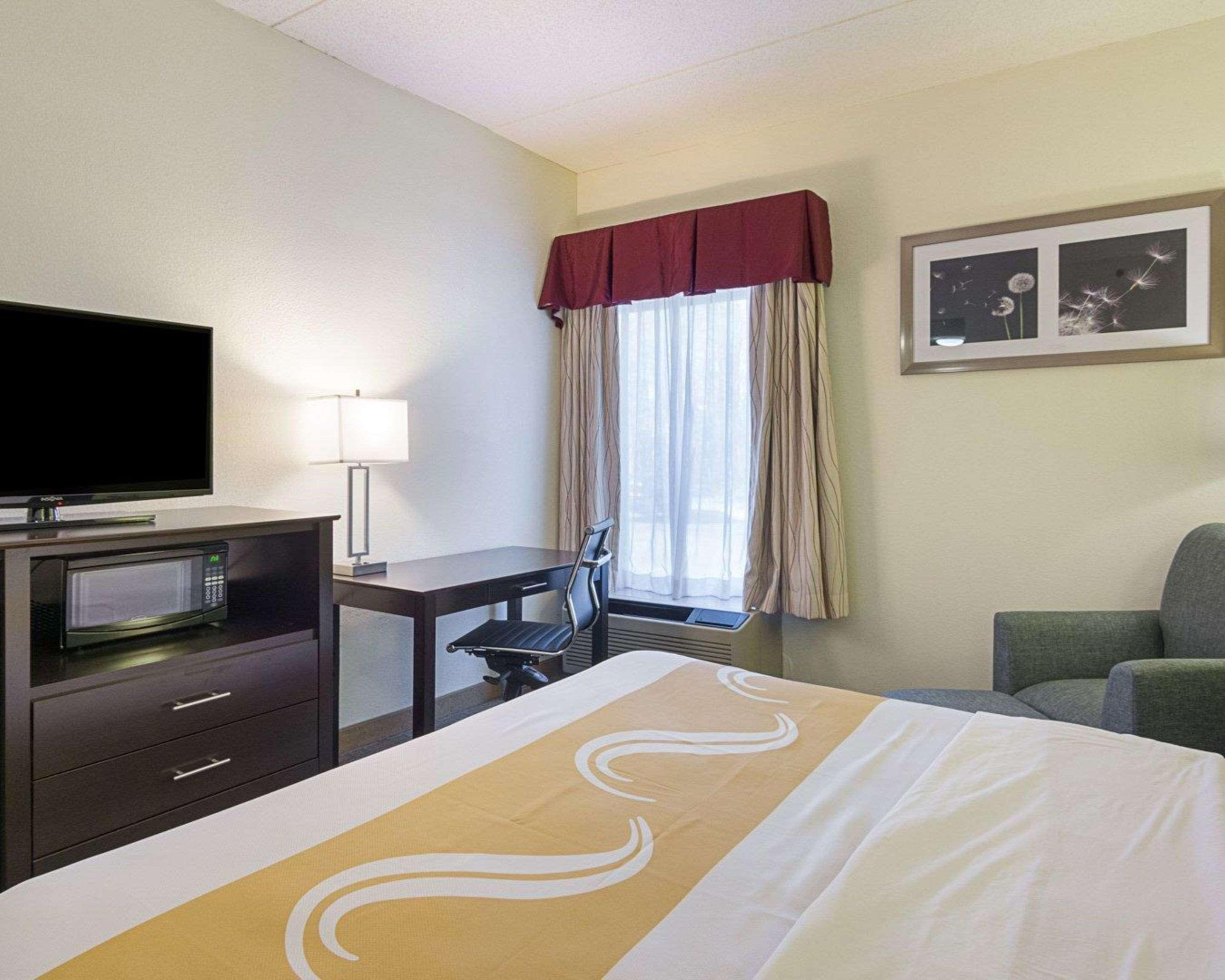 Quality Inn Richmond Airport Сендстон Екстер'єр фото