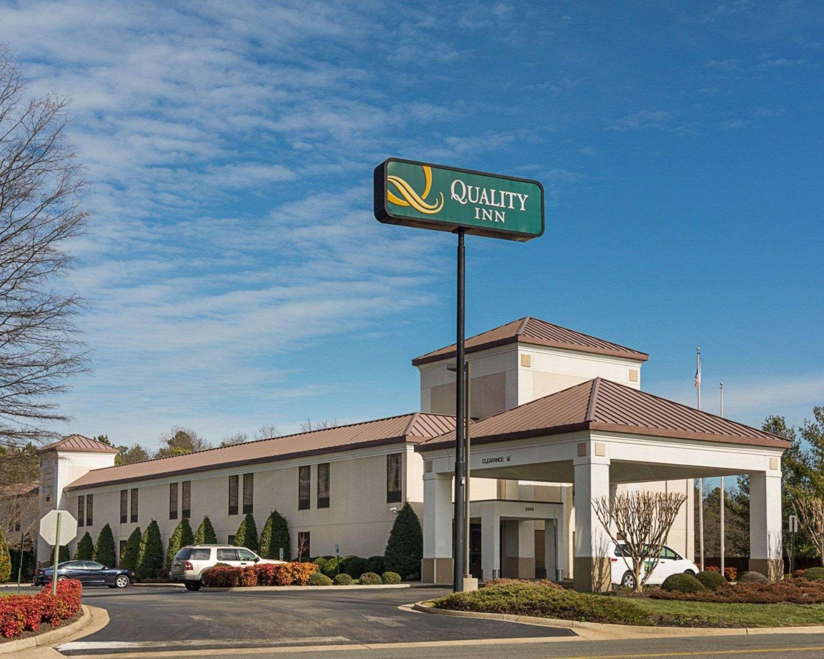 Quality Inn Richmond Airport Сендстон Екстер'єр фото