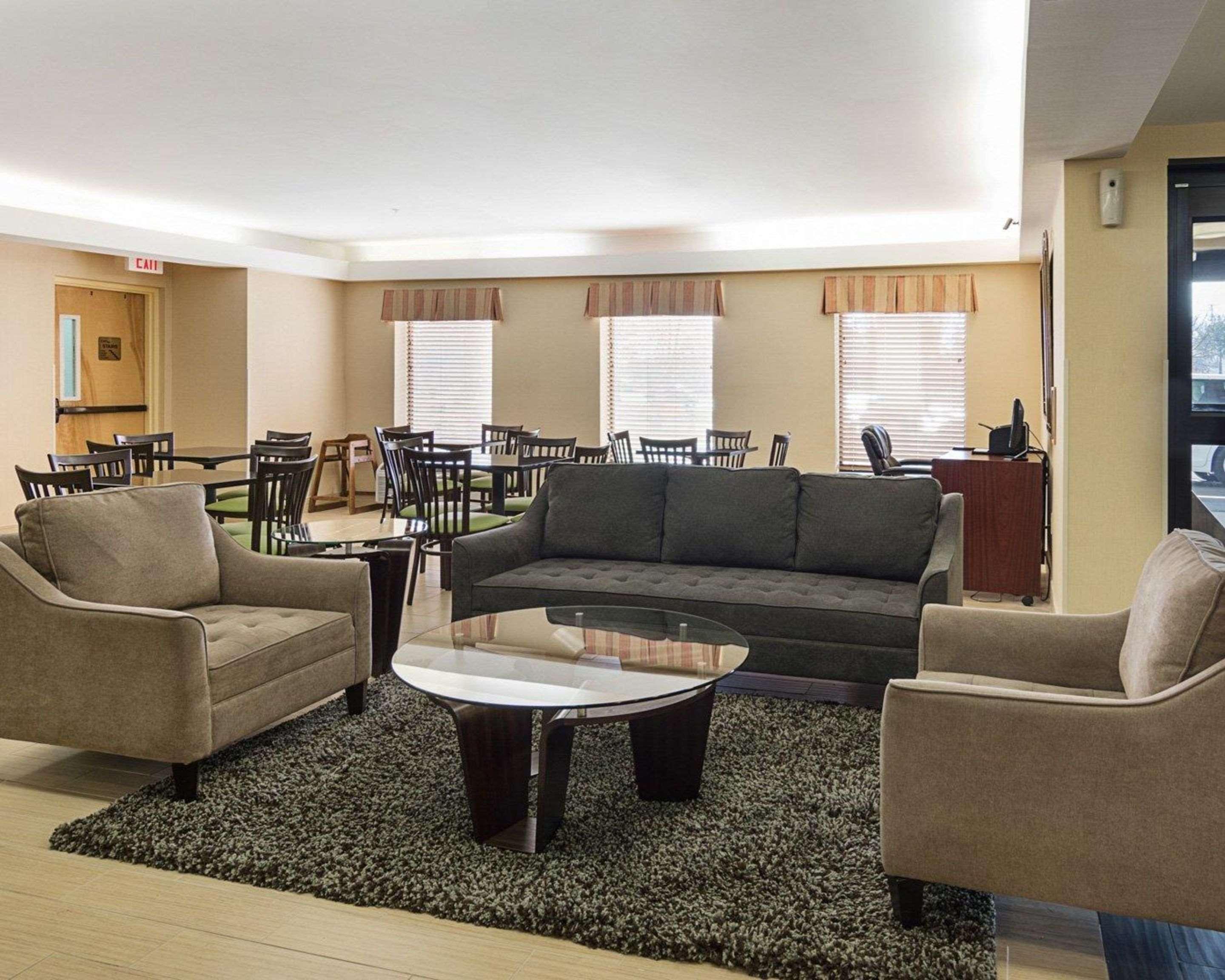 Quality Inn Richmond Airport Сендстон Екстер'єр фото
