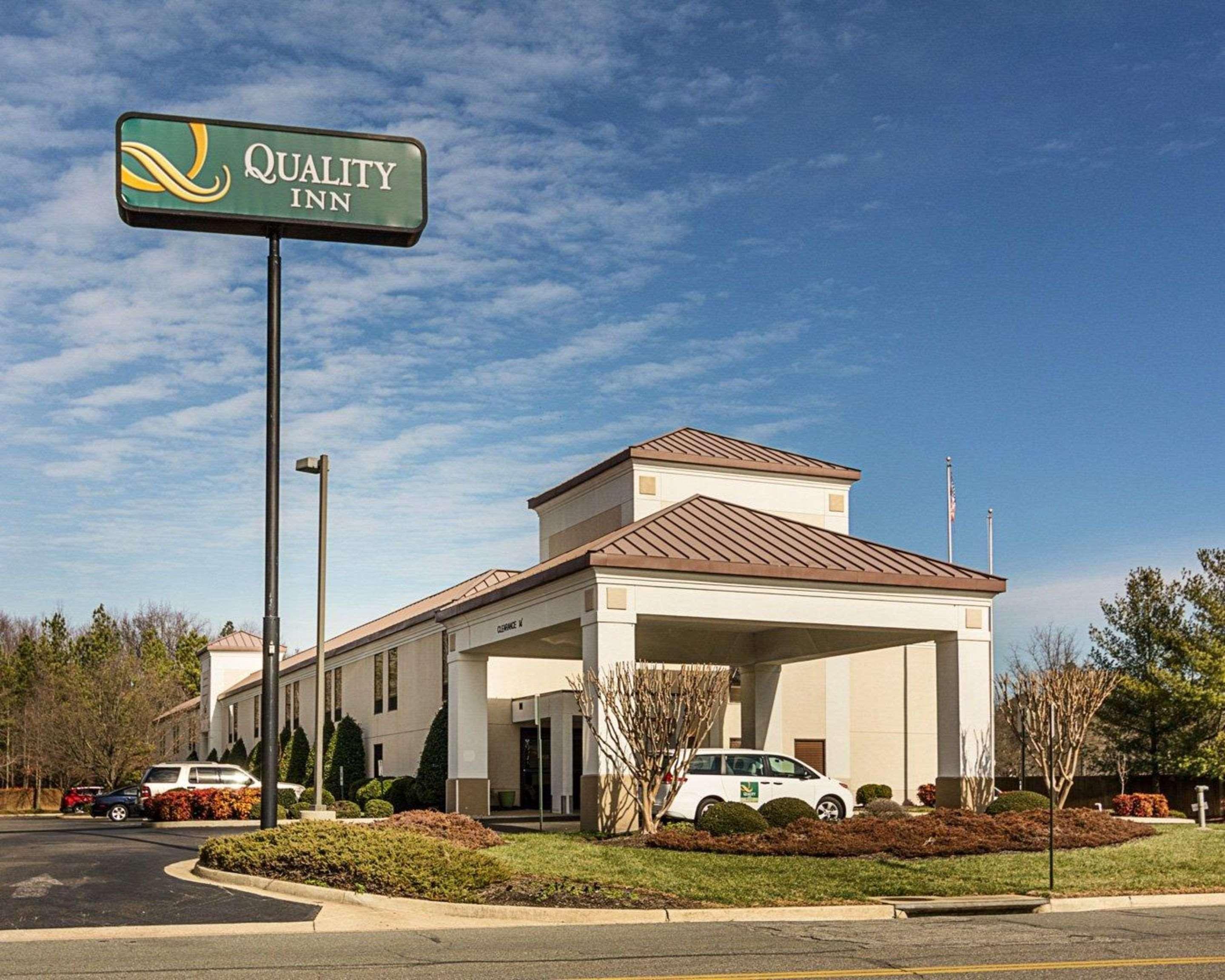 Quality Inn Richmond Airport Сендстон Екстер'єр фото