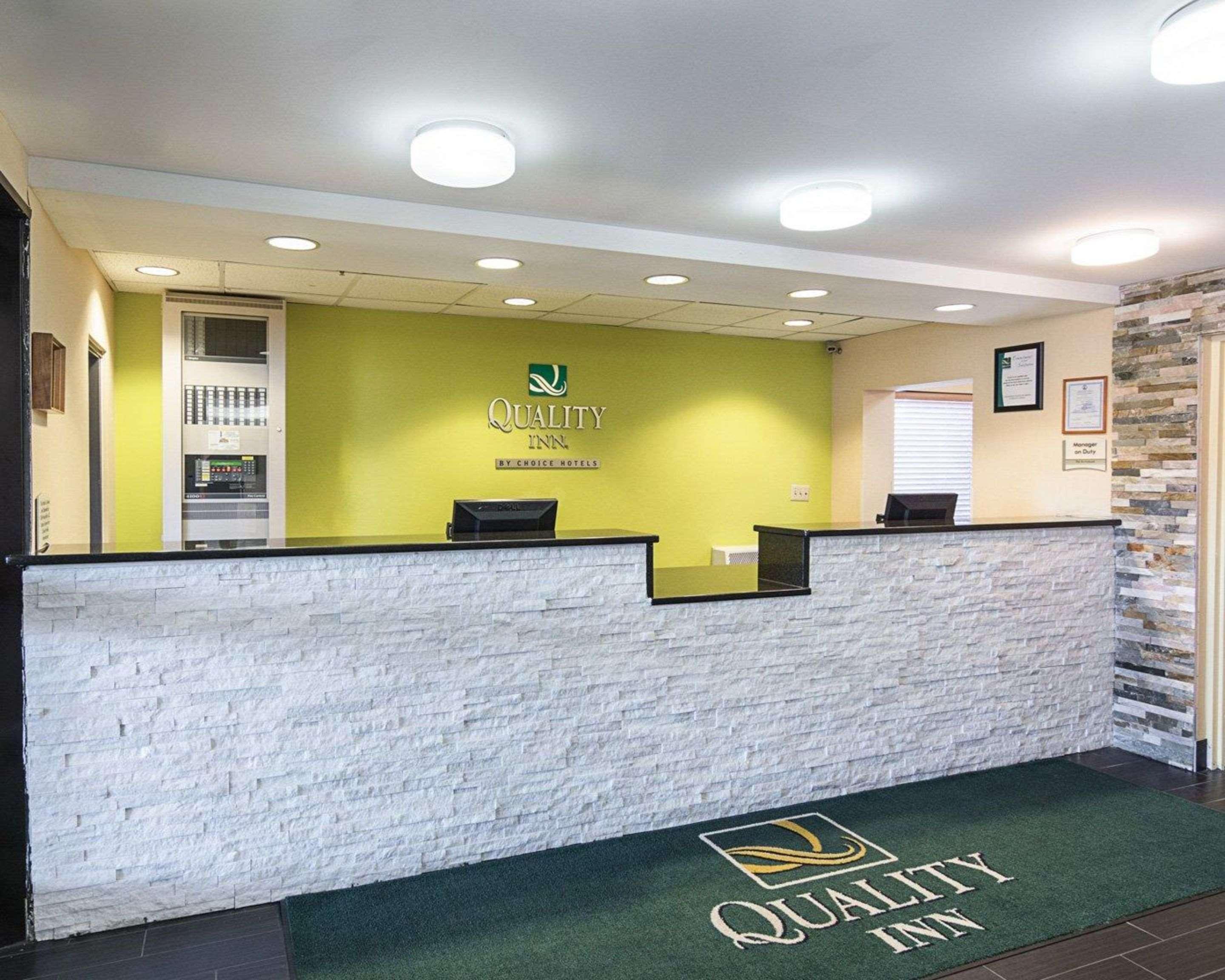Quality Inn Richmond Airport Сендстон Екстер'єр фото