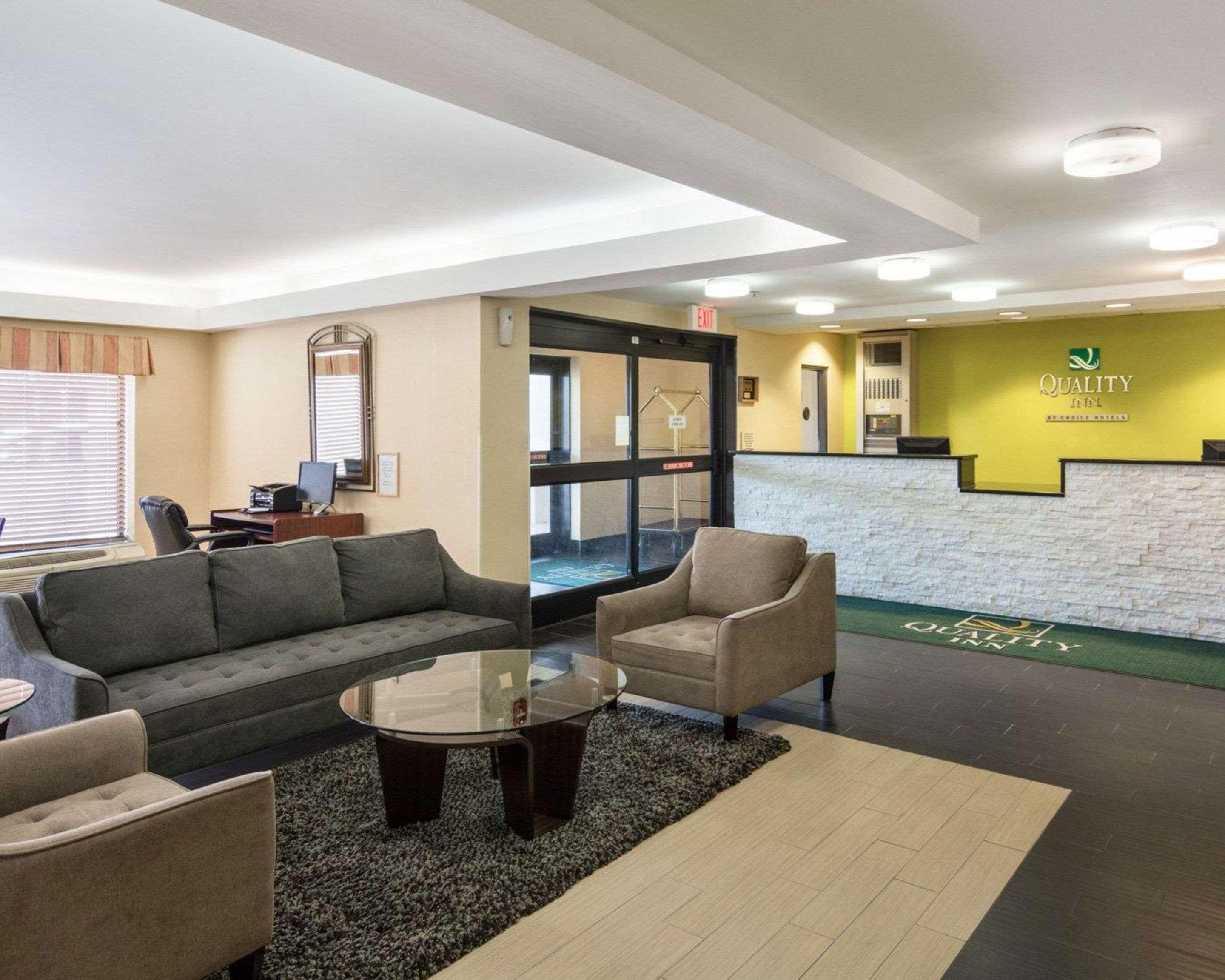 Quality Inn Richmond Airport Сендстон Екстер'єр фото