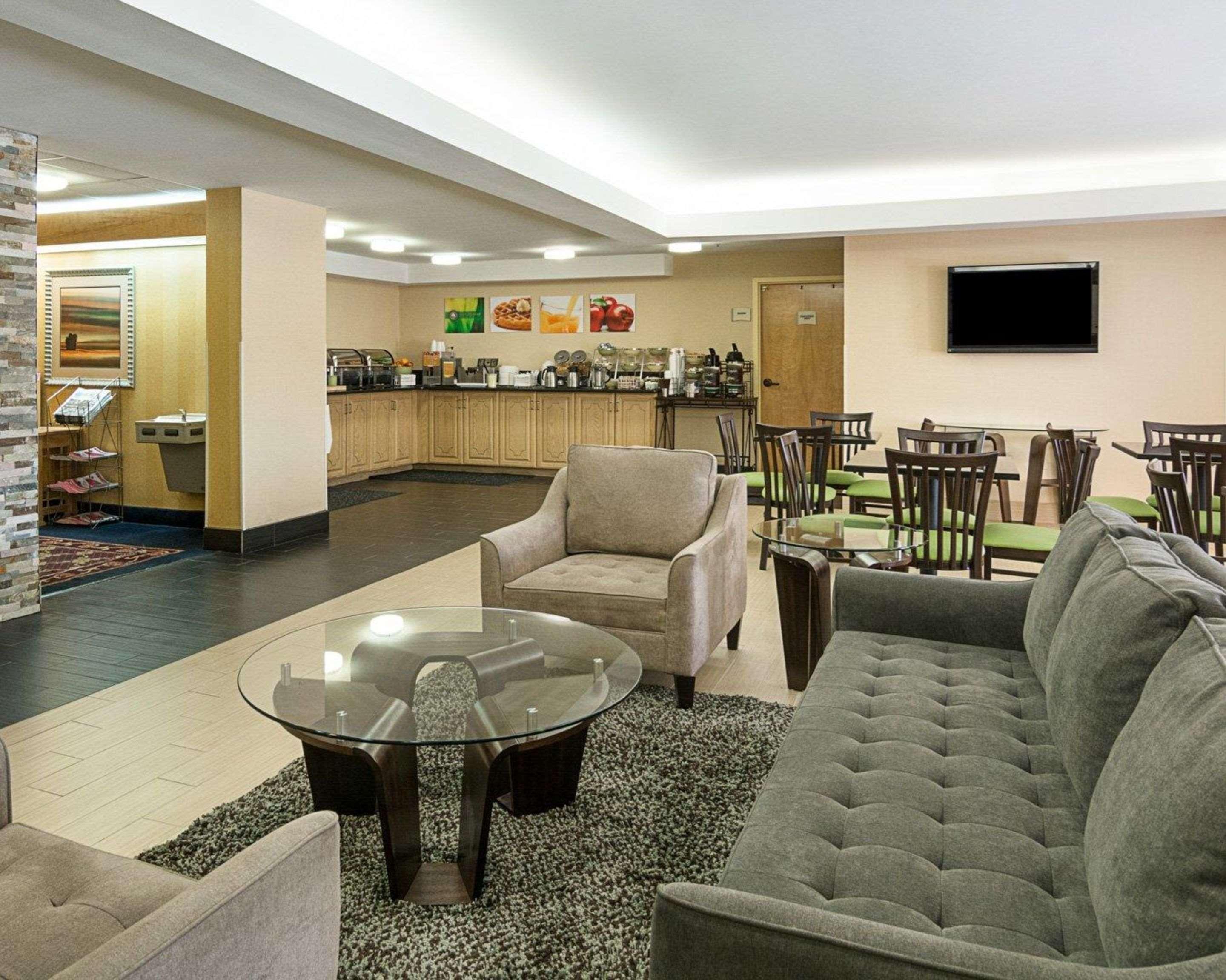 Quality Inn Richmond Airport Сендстон Екстер'єр фото